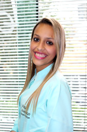 A Kelly é formada em Auxiliar em Saúde Bucal pela Associação Paulista de Cirurgiões-Dentistas (APCD) de Osasco.
